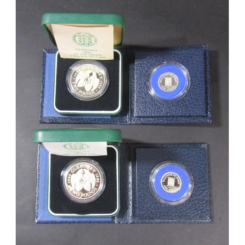 1409A - Pobjoy mint virenium proof £1 coin, Philippines 100 Piso silver coin, 1983 uncirculated, 1977 silver... 