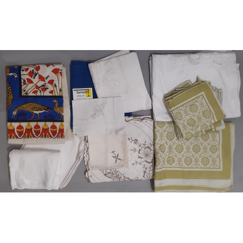 1581 - Boxful of good quality mixed table linen including a French patterned cloth 1.5x2.4m and 10 napkin s... 