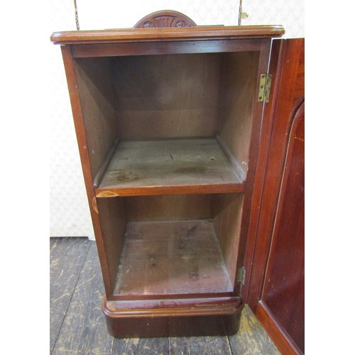 2616 - A Victorian mahogany bedroom suite comprising a small breakfront three door wardrobe with mirror pan... 