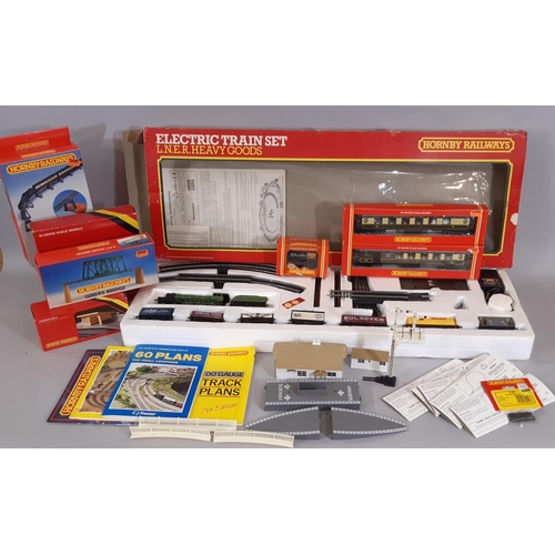 1303 - Collection of Hornby 00 gauge models including Hornby R786  LNER Heavy Goods Set comprising 4-6-0 lo... 