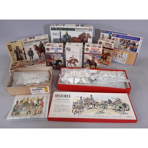 1280 - Boxful of started and un-started modelling kits, mainly historical mounted military figures includin... 