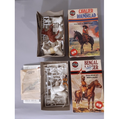 1280 - Boxful of started and un-started modelling kits, mainly historical mounted military figures includin... 