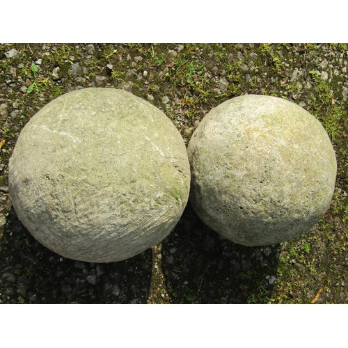 210 - A pair of weathered heavy solid cast composition stone sphere pier finials 30 cm diameter approximat... 