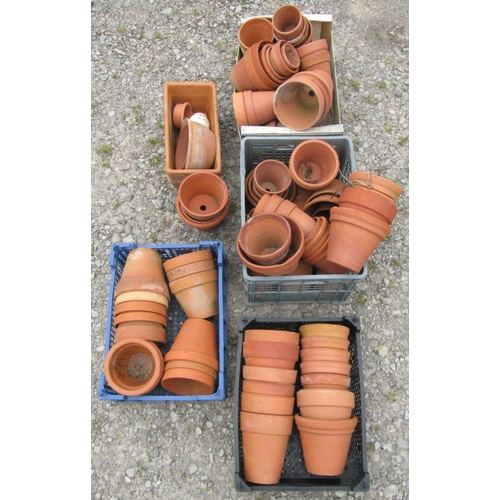 166 - Approximately 80 small terracotta flower pots, the largest examples 15 cm in diameter x 13 cm high