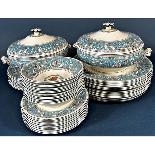 2028 - A Wedgwood Florentine pattern tea and dinner service comprising dinner plates, side plates, soup bow... 