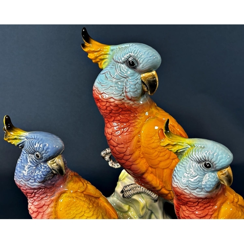 2086 - Three graduated Beswick cockatoos