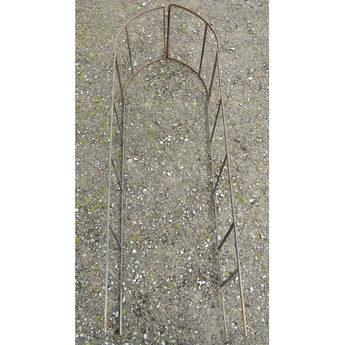 118 - A simple vintage heavy gauge two sectional steel strapwork rose arch/arbour with spear head finials