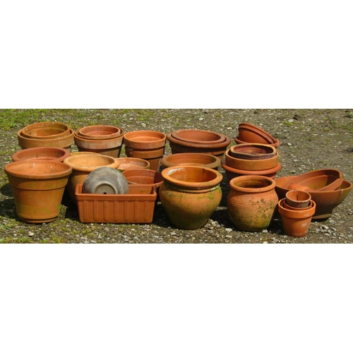 136 - A collection of approximately forty terracotta flower pots and planters of varying size and design, ... 