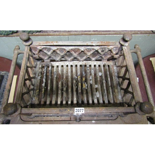 3021 - A small Regency Gothic style cast iron fire basket of rectangular form with repeating open lattice d... 