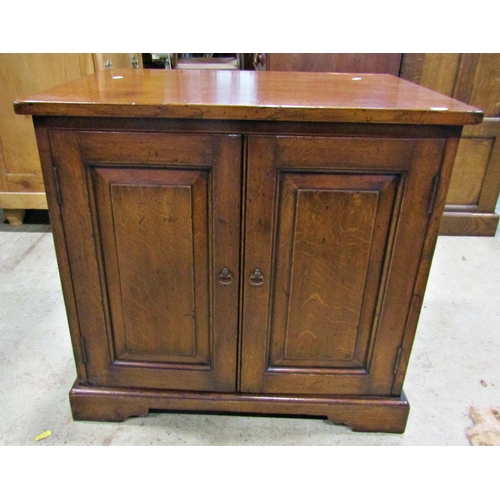 3118 - Good quality reproduction Georgian style low oak side cupboard enclosed by a pair of rectangular fie... 