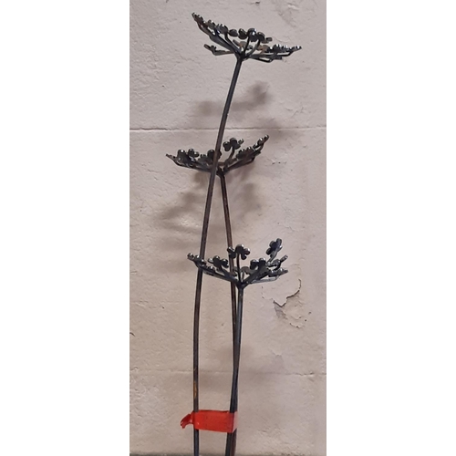 3013 - Iron work garden border stake in the form of a three branch cow parsley