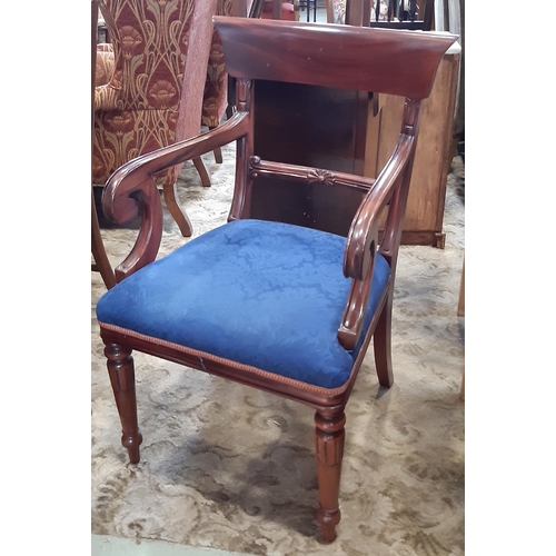 3086 - A set of six (4&2) William IV style mahogany dining chairs with carved splats, upholstered seats on ... 