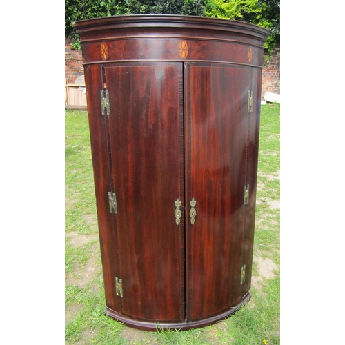 3565 - A good Regency mahogany bow fronted hanging corner cupboard with original brass fittings and inlaid ... 