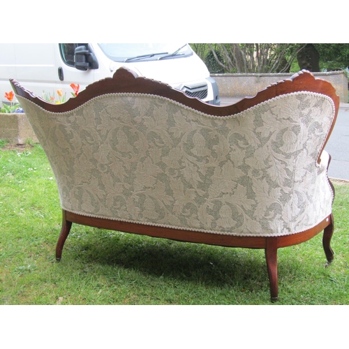 3618 - 19th century parlour room sofa with moulded, painted and gilded show wood frame on fluted supports -... 