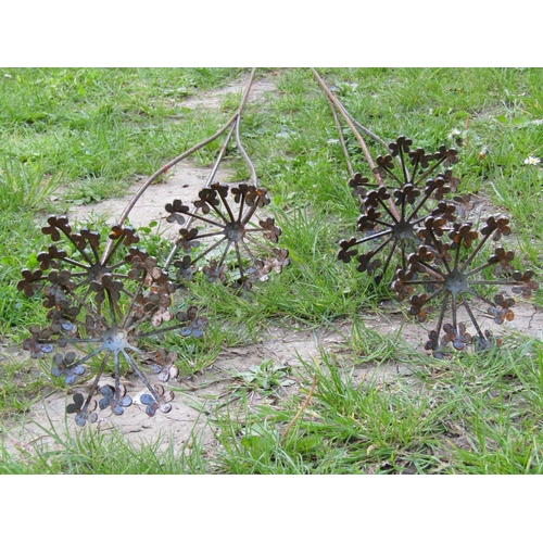 686A - A pair of weathered heavy gauge steel garden border stakes with floating cow parsley finials, 180cm ... 