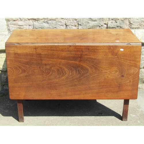 3082 - A Georgian mahogany cottage drop leaf dining table with square taper legs