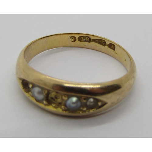 1236 - Antique 18ct pearl gypsy ring, size N/O, 3.3g (af)