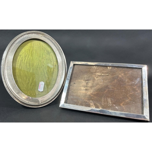 1200 - A silver mounted magnifying glass, London 1891, maker William Comyns & Sons, an oval silver photo fr... 