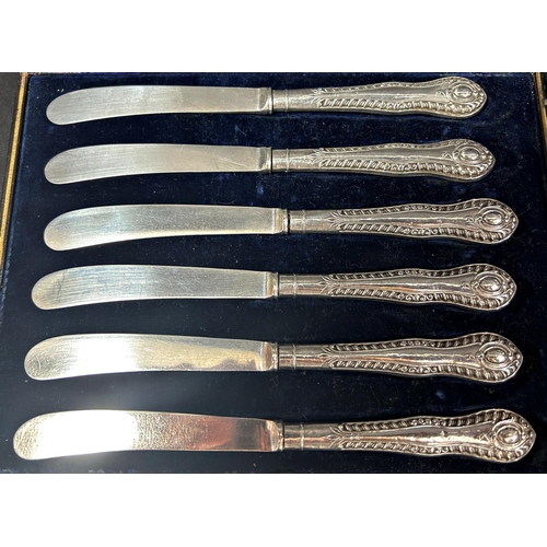 1204 - A cased silver gilt pair of salt cauldrons and spoons, Birmingham, early 20th century by different m... 