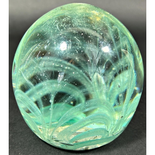 1148 - A Victorian pale green glass dump with grass like silvery internal decoration, 9cm high.