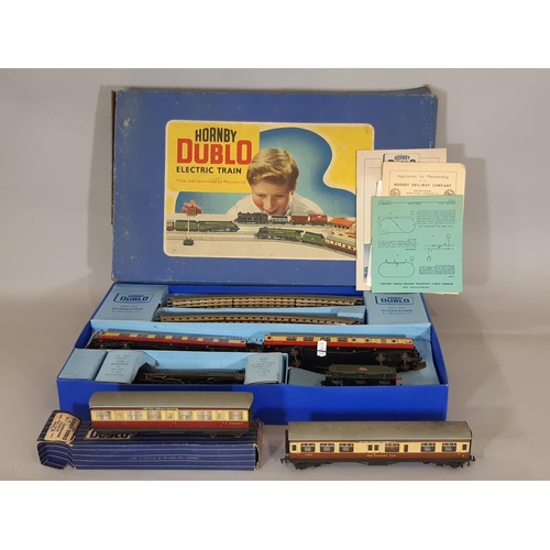 287 - Hornby Dublo Electric Train Set EDP12 'Duchess of Montrose' 4-6-2 (1954-58) which includes tender an... 