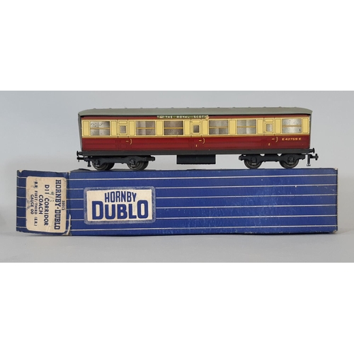 287 - Hornby Dublo Electric Train Set EDP12 'Duchess of Montrose' 4-6-2 (1954-58) which includes tender an... 