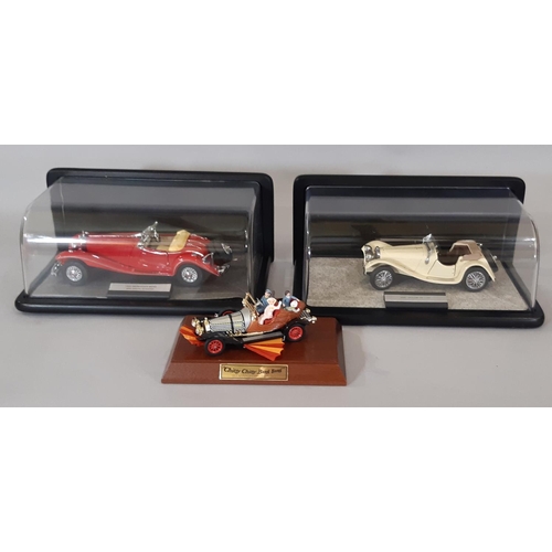 280 - Two 1:24 scale models of classic cars by Franklin Mint including the Mercedes 500 K Special Roadster... 