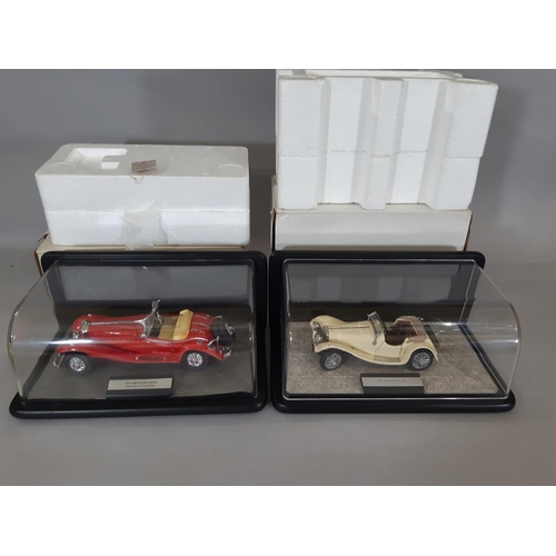 280 - Two 1:24 scale models of classic cars by Franklin Mint including the Mercedes 500 K Special Roadster... 