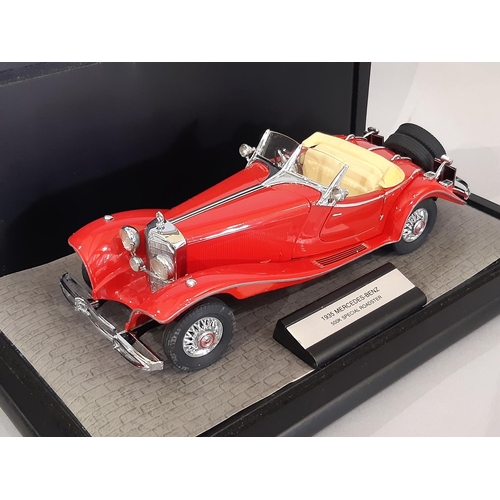 280 - Two 1:24 scale models of classic cars by Franklin Mint including the Mercedes 500 K Special Roadster... 