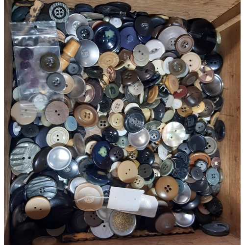 1570 - Wooden boxful of assorted vintage buttons and buckles