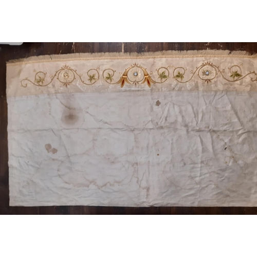 1573 - Late 19th/ early 20th century English church altar cloth in ivory and gold (used during festive peri... 