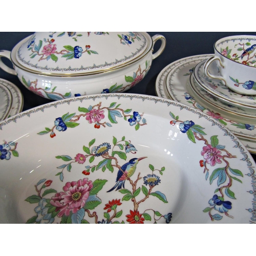 1026 - An extensive collection of Aynsley china dinner wares in the Pembroke pattern to include dinner plat... 