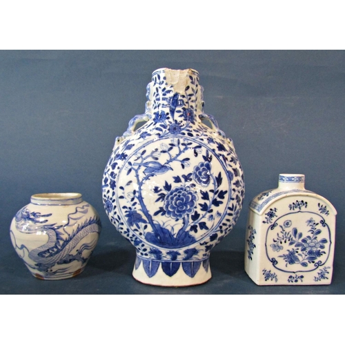 1049 - Three 18th/19th century Chinese blue and white porcelain items including: tea caddy, moon flask and ... 