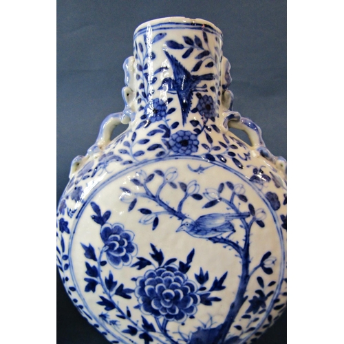 1049 - Three 18th/19th century Chinese blue and white porcelain items including: tea caddy, moon flask and ... 