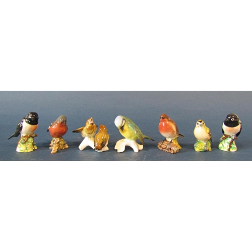 1067 - A collection of Beswick birds, further continental examples, Country Artists inspiration pig, frog, ... 