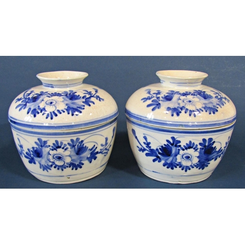 1096 - A quantity of 19th century and later blue and white transfer printed ware, two 19th century meat pla... 