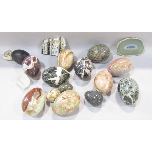 1506 - A collection of approximately 20 egg polished rock specimens, cross sections of polished rock specim... 