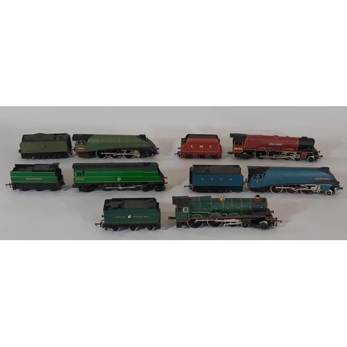 259 - Four Hornby OO gauge locomotives with tenders including Class A4 'Sir Nigel Gresley' 4-6-2, King cla... 