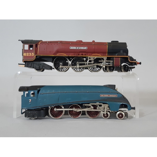 259 - Four Hornby OO gauge locomotives with tenders including Class A4 'Sir Nigel Gresley' 4-6-2, King cla... 