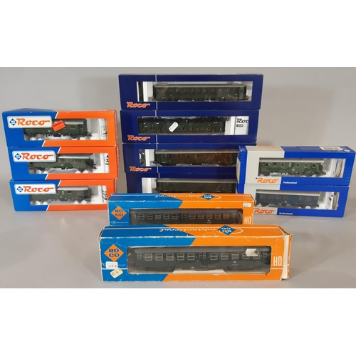 260 - Eleven HO gauge boxed German railway models by Roco comprising  coaches 45494/5/6/6, 4250/1, 44201x2... 