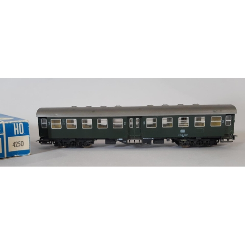 260 - Eleven HO gauge boxed German railway models by Roco comprising  coaches 45494/5/6/6, 4250/1, 44201x2... 