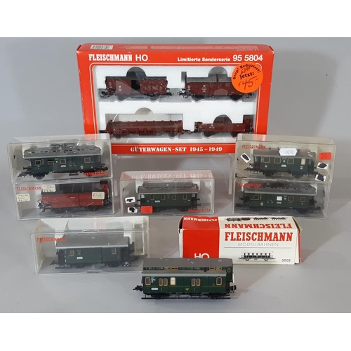 262 - Boxed HO gauge German railway models by Fleishmann comprising 5 passenger cars in DGR green, a packi... 