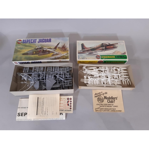 246 - 9 boxed model aircraft kits 1:72 scale including kits by Novo, Airfix, Frog and Project X. All un-st... 