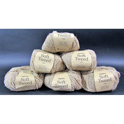 1540 - 40 balls of unused wool by Drops including 15 'Puna' 100% alpaca in grey, 14 'Puna' in beige and 11 ... 