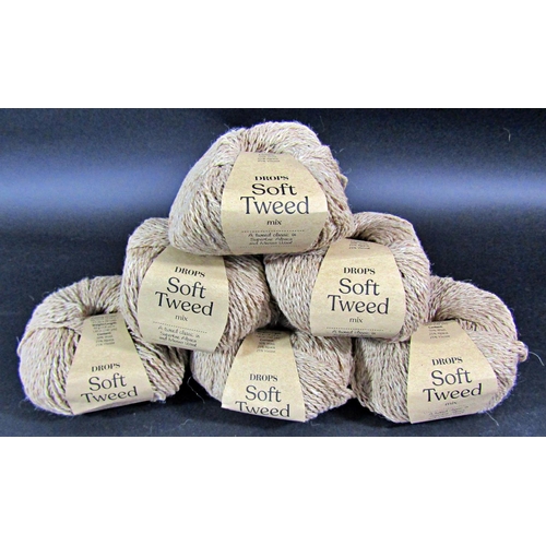 1540 - 40 balls of unused wool by Drops including 15 'Puna' 100% alpaca in grey, 14 'Puna' in beige and 11 ... 