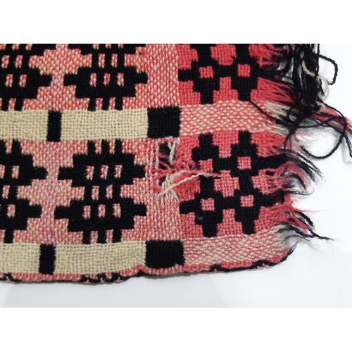 1552 - Traditional large reversible woollen Welsh blanket in black, pink and cream colours, 2.3x2m (AF)