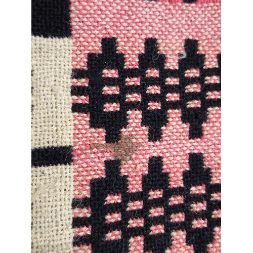 1552 - Traditional large reversible woollen Welsh blanket in black, pink and cream colours, 2.3x2m (AF)