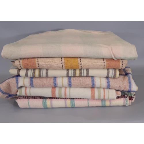 1555 - 6 vintage woollen blankets in various colours and patterns (AF)