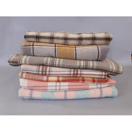 1562 - 7 vintage woollen blankets in various colours and patterns (AF)