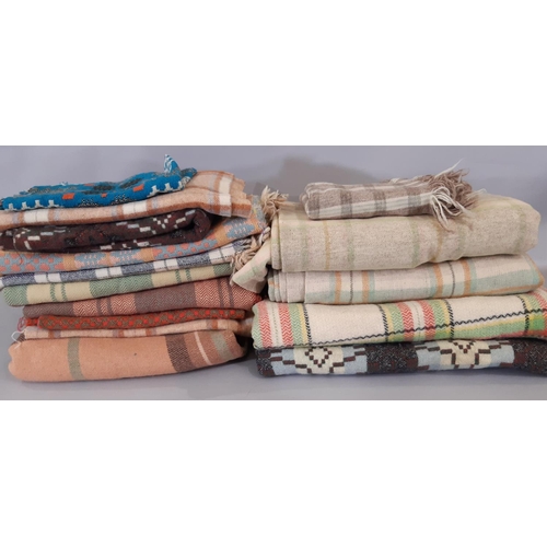 1564 - Quantity of blankets and off cuts for fabric salvage including pieces of reversible woollen cloth (w... 